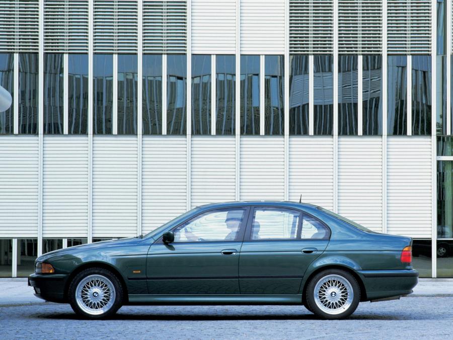  BMW 540i Sedan 1996 года  (фото 4 из 13)